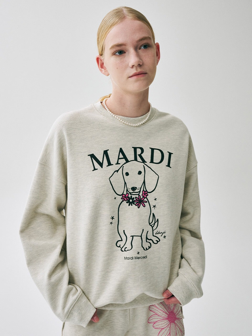 MARDI SWEATSHIRT SWING THE TAIL DDANJI FLOWER NECKLACE_OATMEAL PINK
