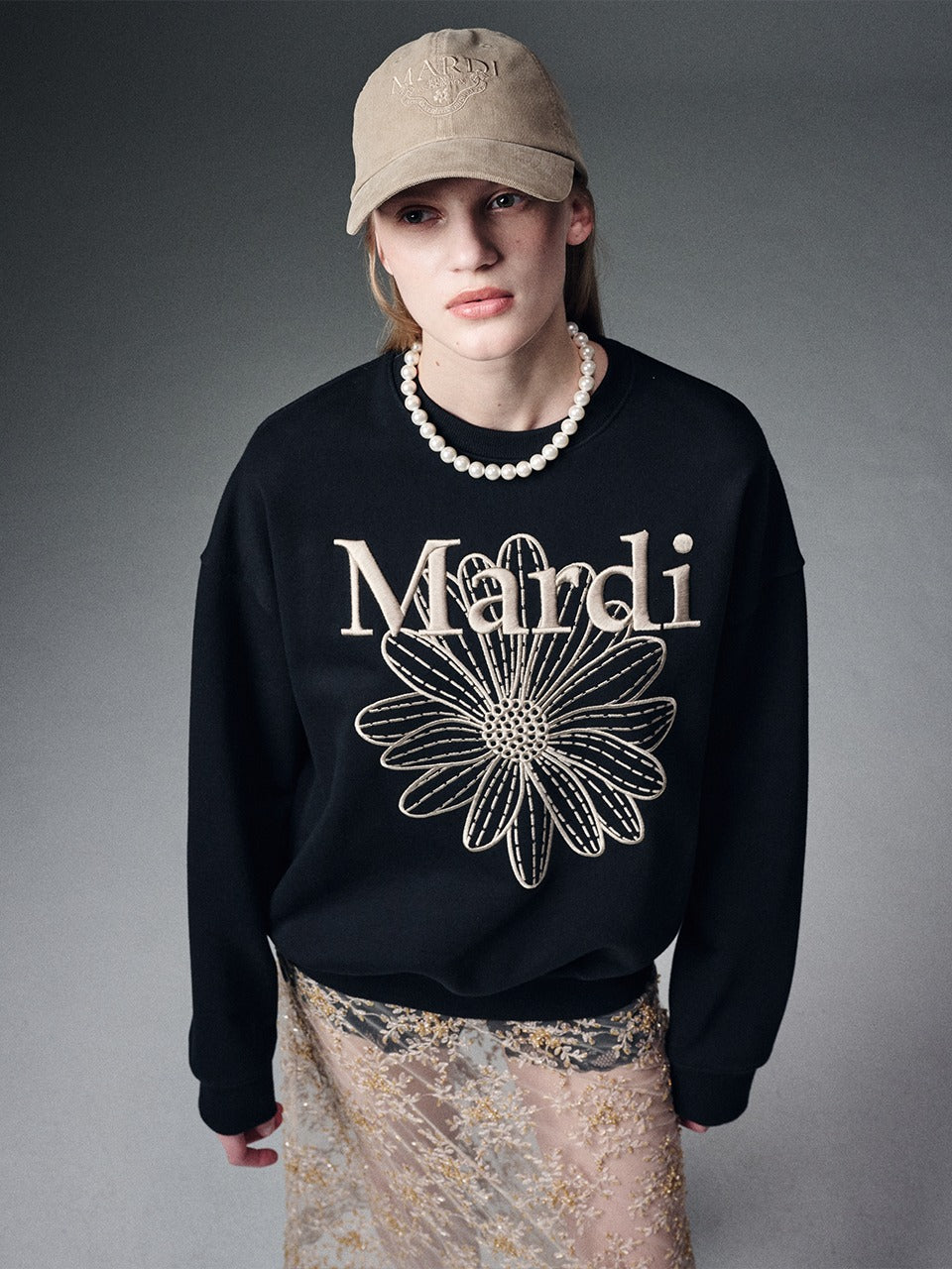 Mardi SWEATSHIRT FLOWERMARDI NEEDLEWORK_BLACK BEIGE