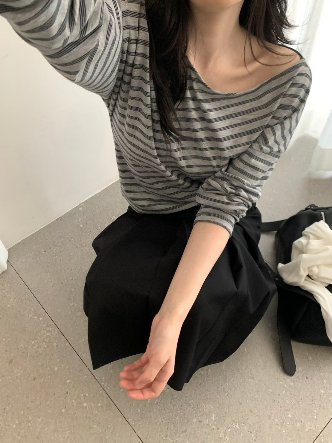Slope shoulder stripe shirt