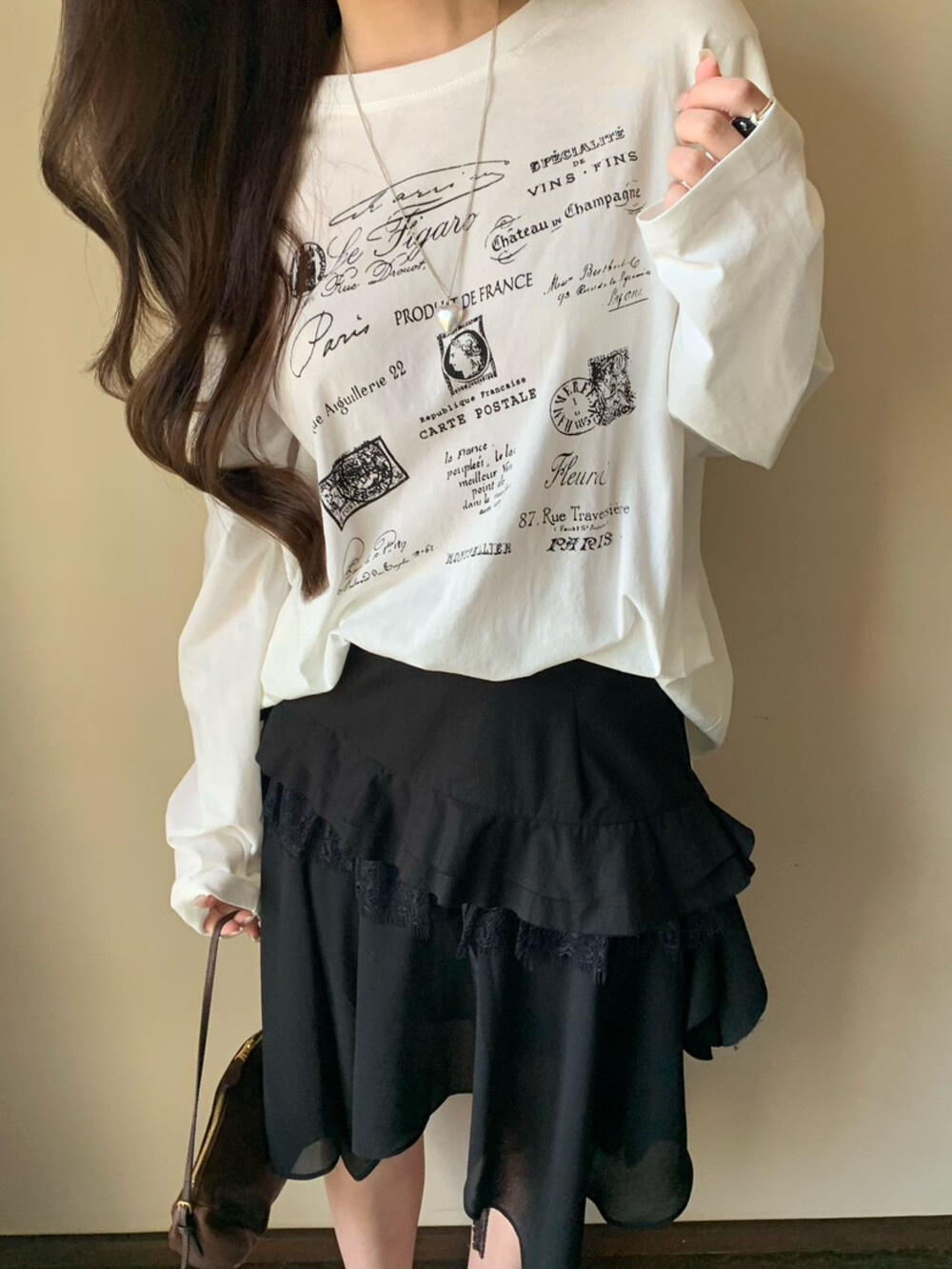 Irregular lace skirt