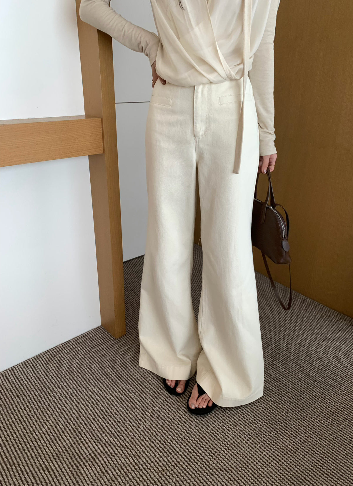 Double pocket flare jeans