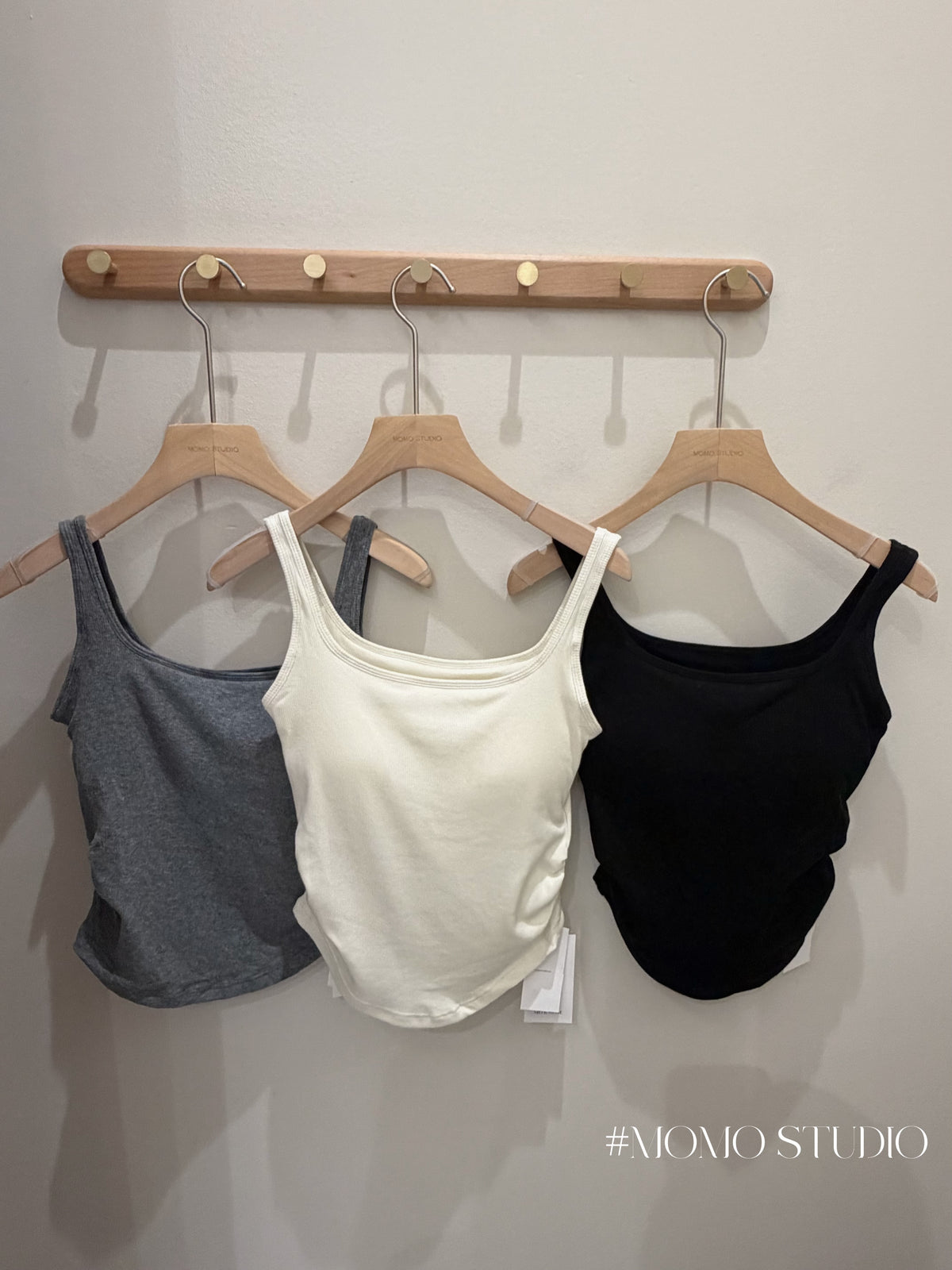 Square-necked fitted short-sleeved Tank