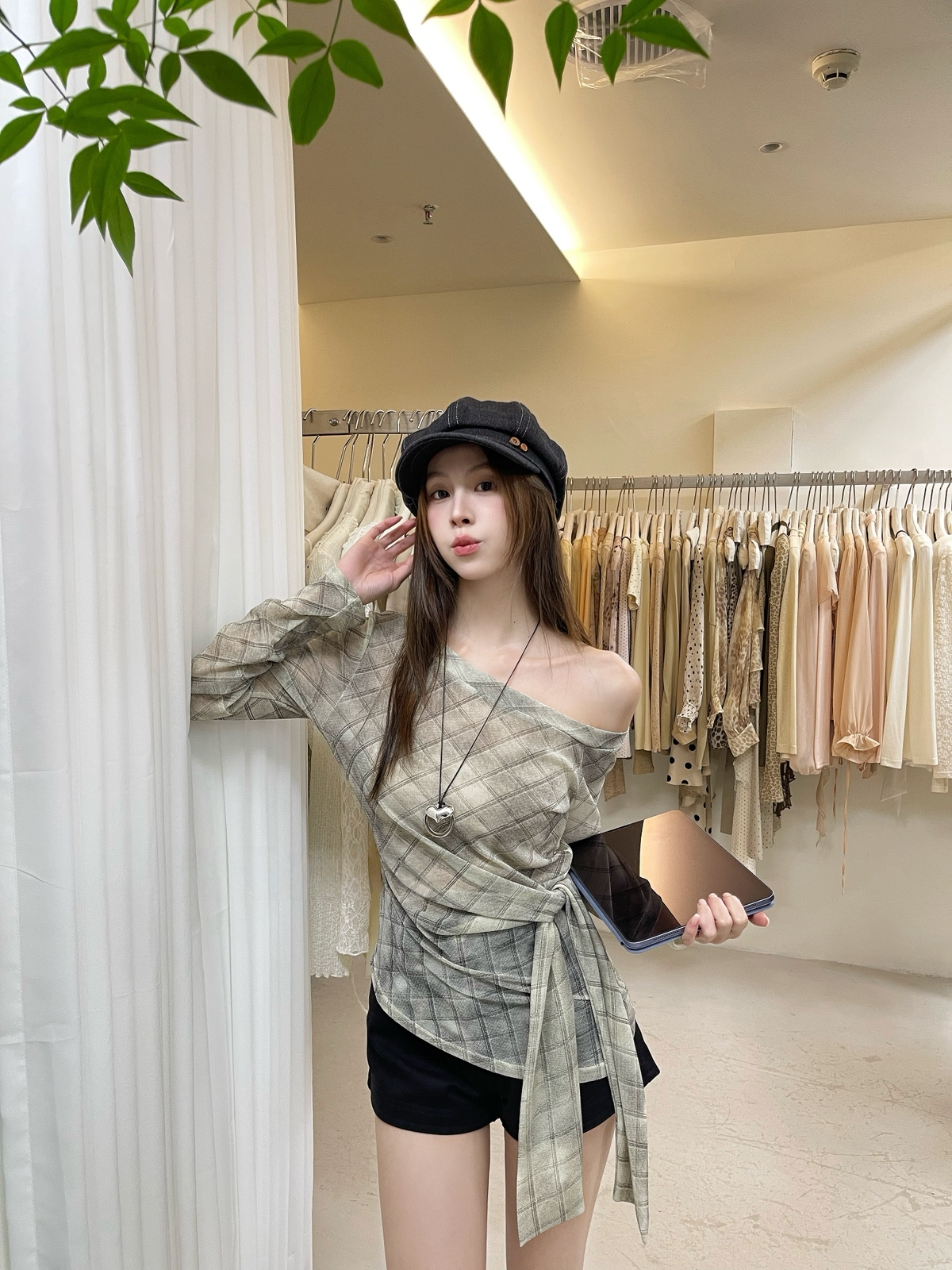 Slope shoulder plaid mesh top