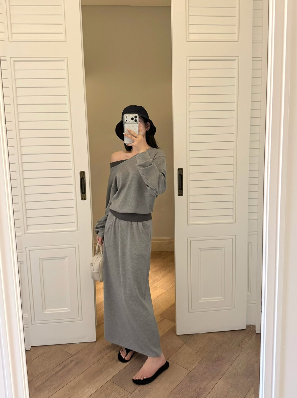 Contrast slope shoulder top and long skirt 2-piec set