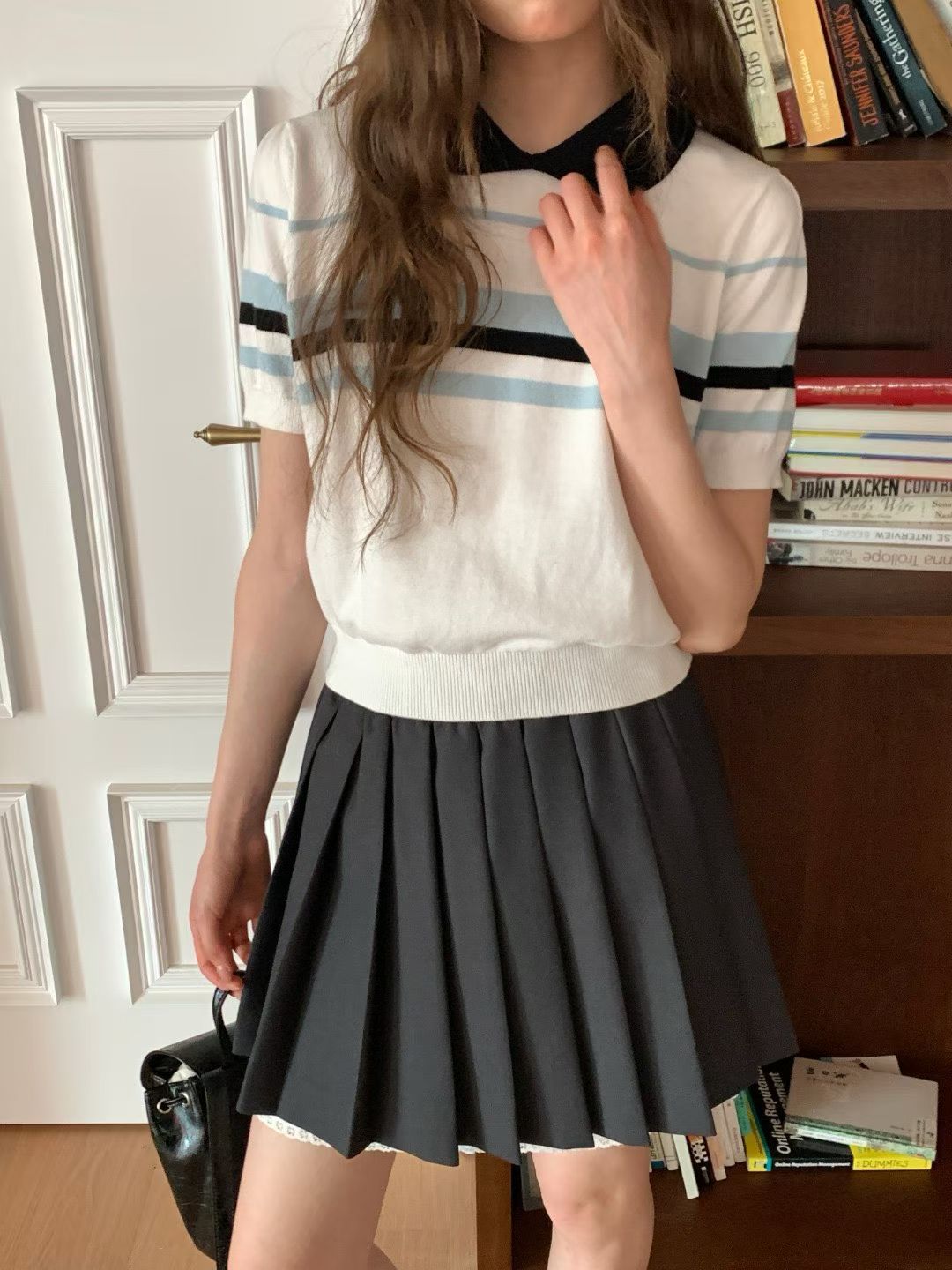Doll collar stripe knit top