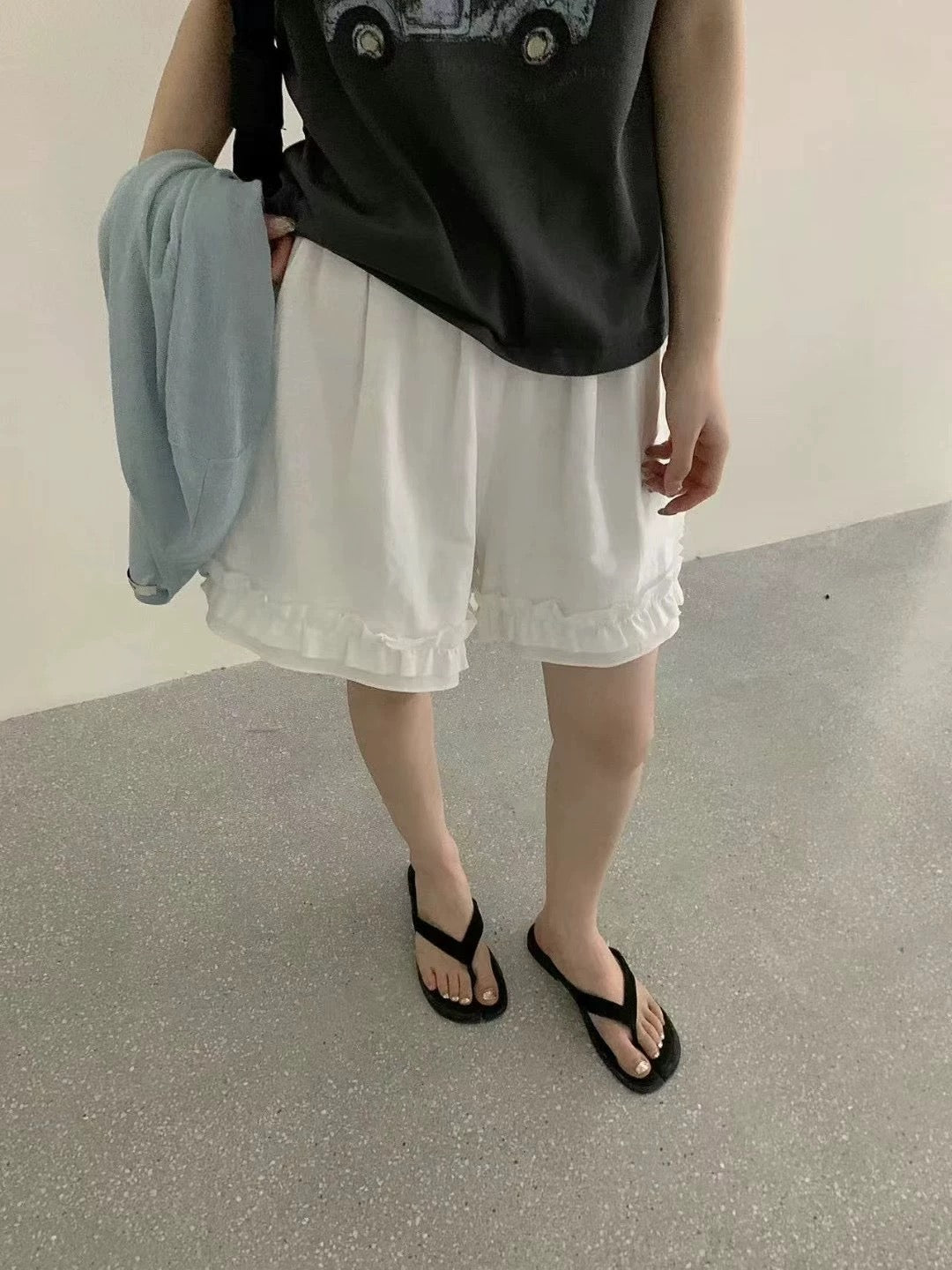 Versatile lace short pants