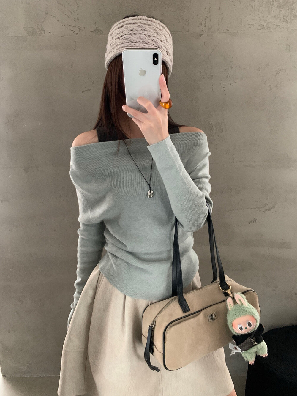 Fake 2-piec off-shoulder knit top