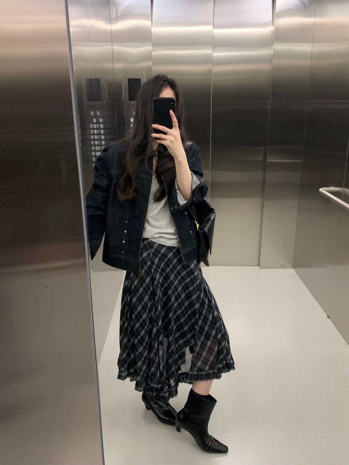Plaid patterned lace hemmed skirt