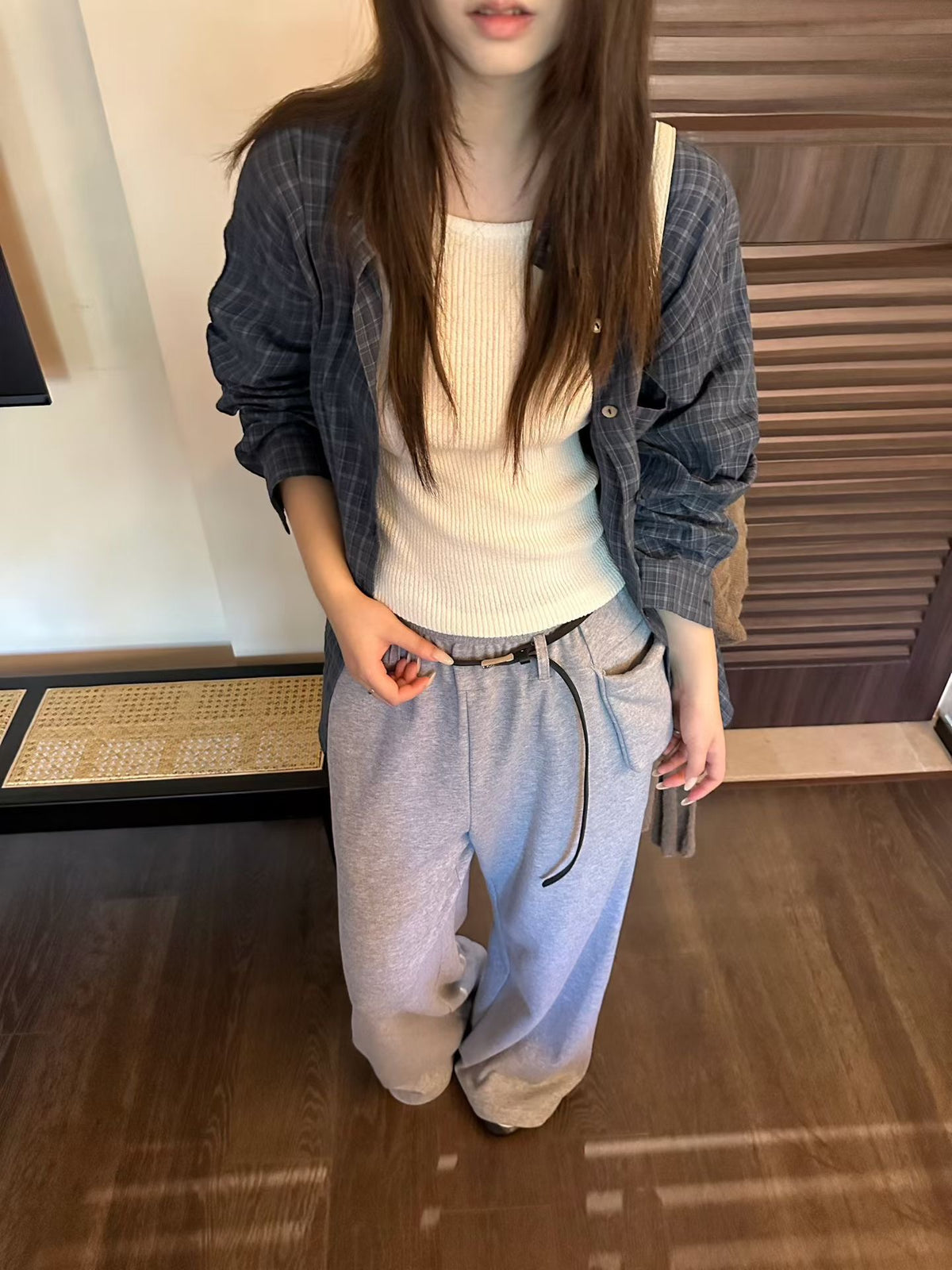 Side pocket sweatpants with belt