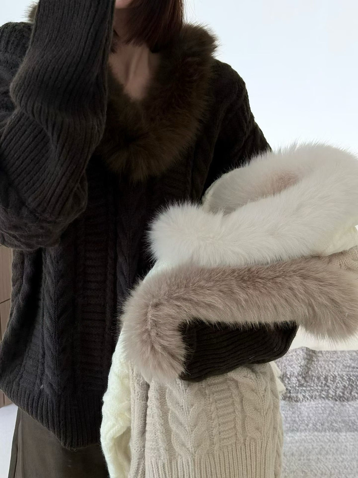 V-neck faux fur collar sweater