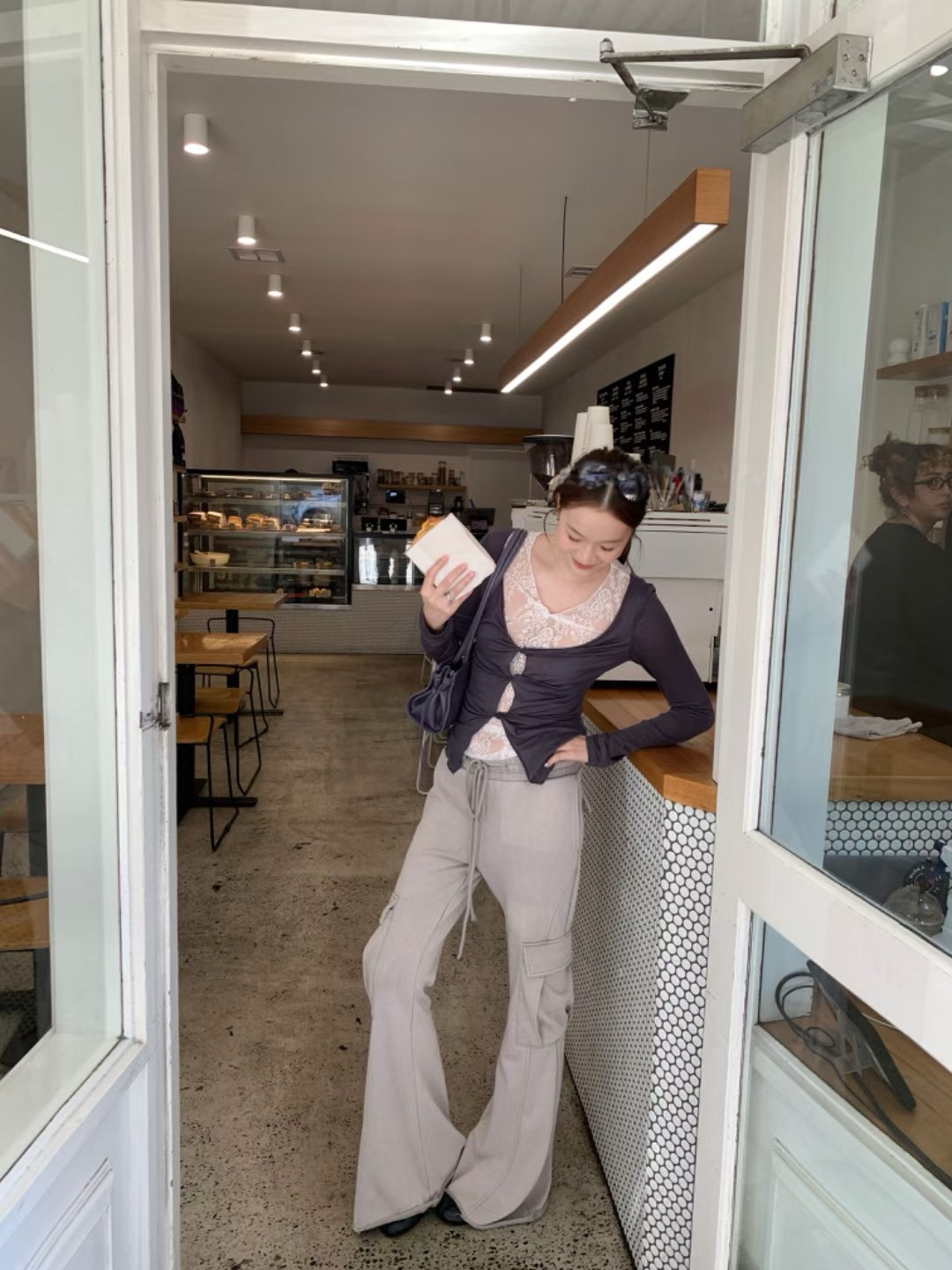 Lace bow-tie fake two-piece top