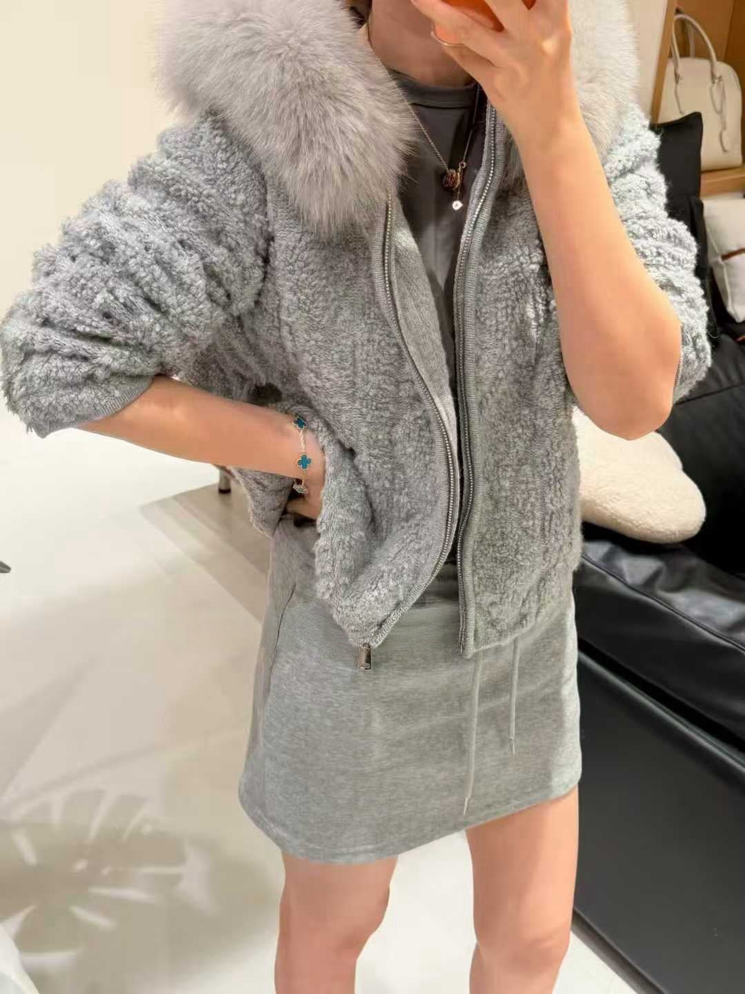 Diamond-patterned circle fox fur collar cardigan