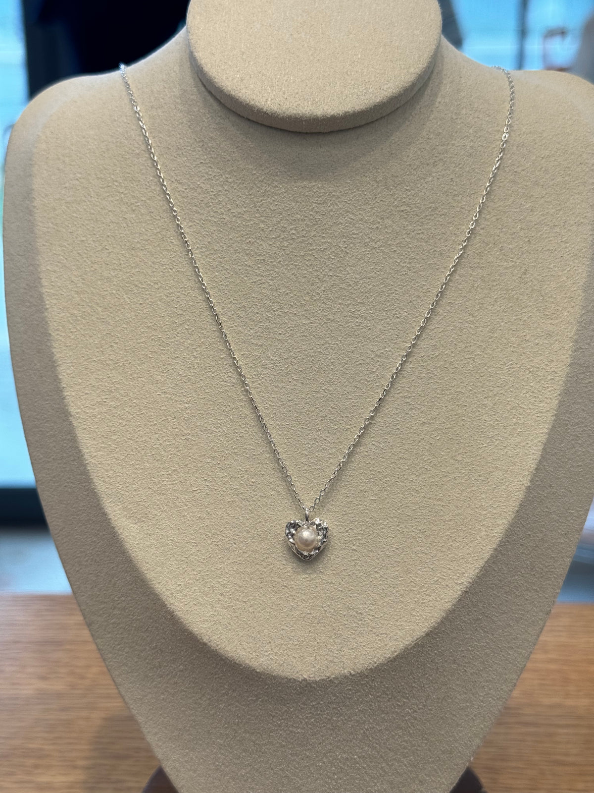 Pure silver heart-shaped pearl necklace