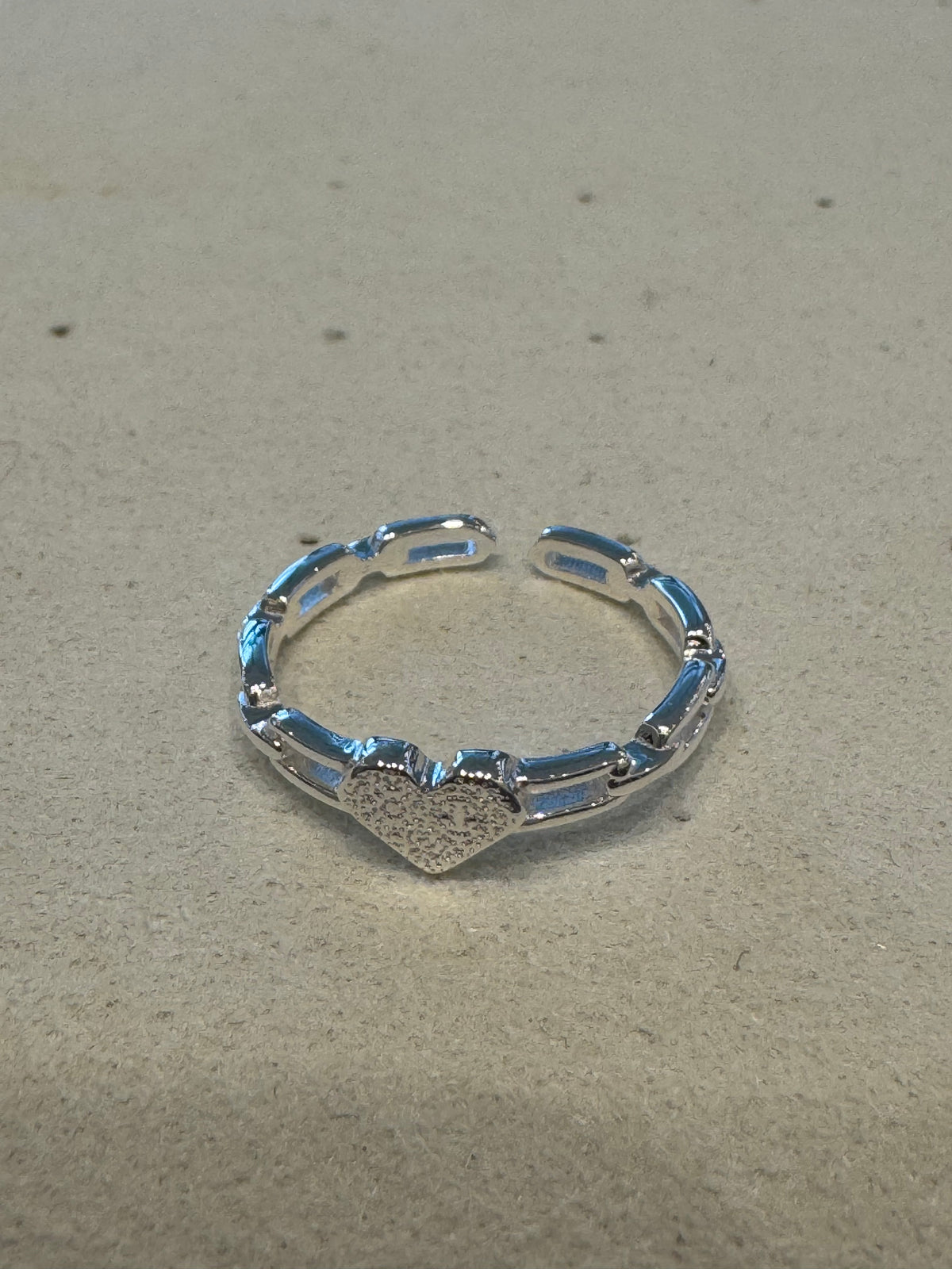 Pure silver heart-shaped chain ring