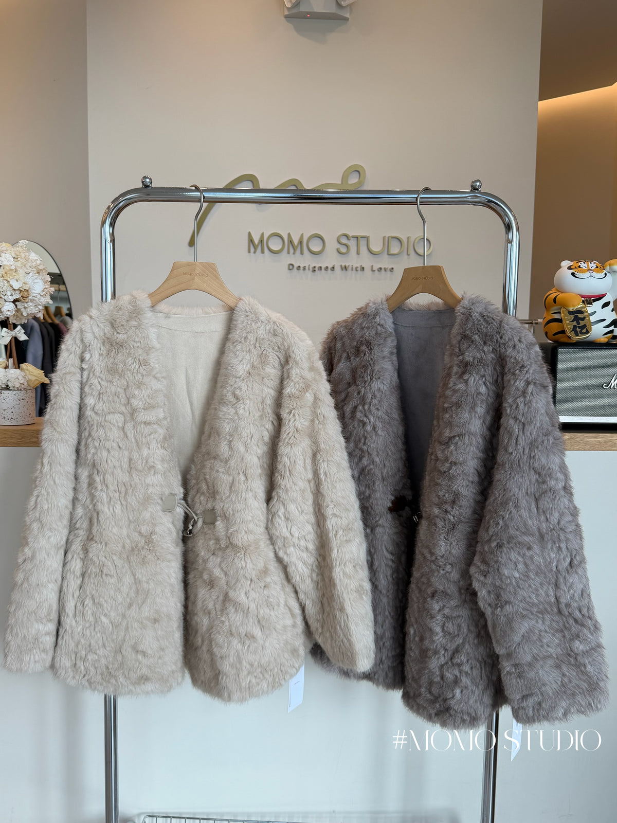 Curly Eco-Fur V-neck  jacket