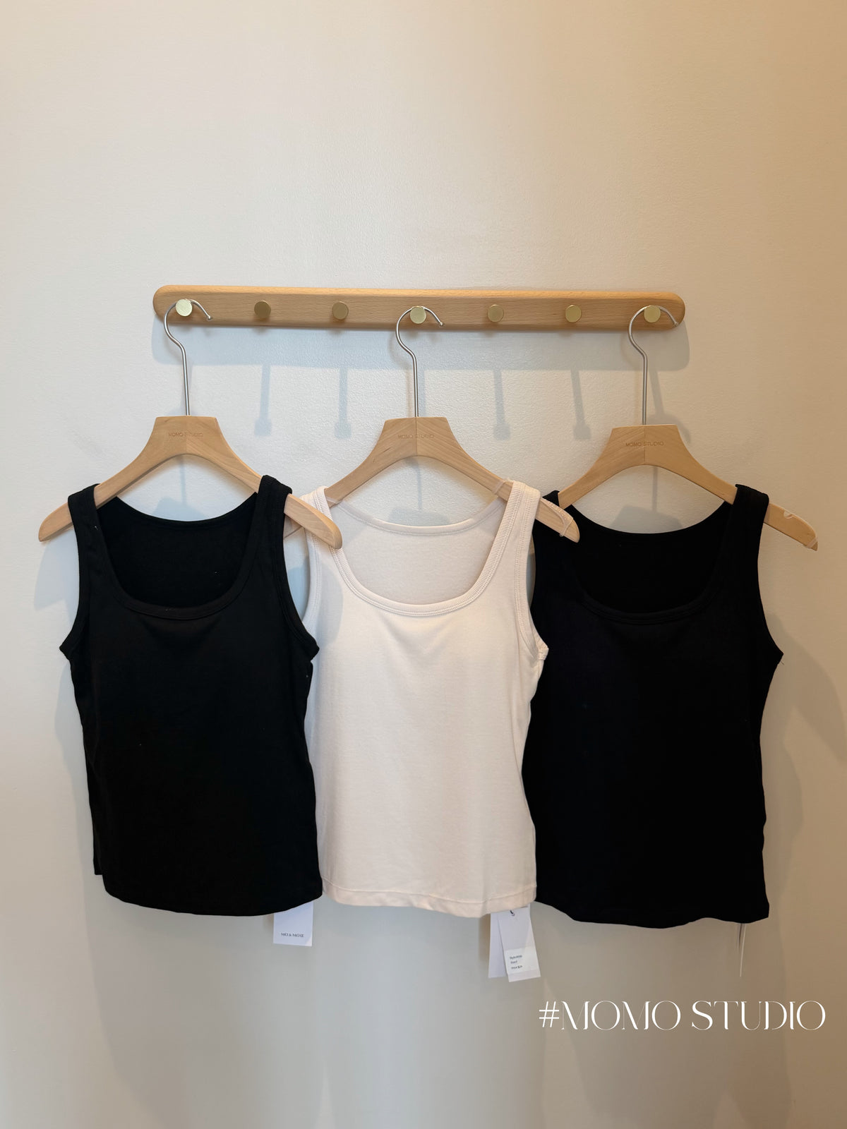 U-neck vest