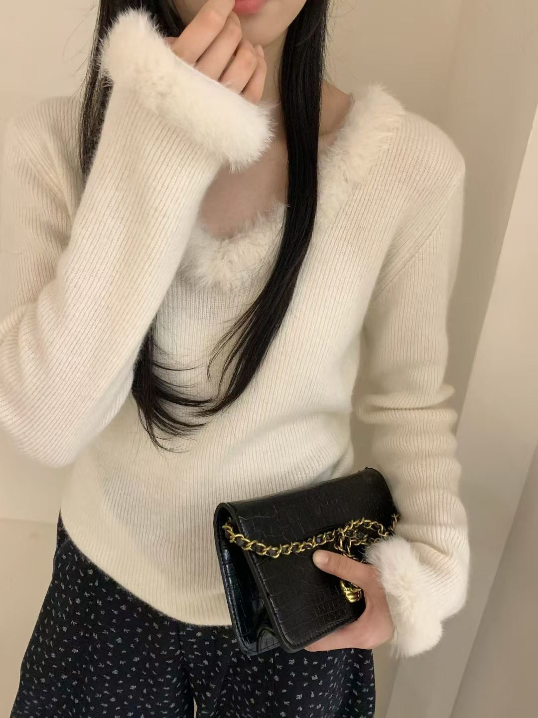 Eco-fur trimmed V-neck sweater