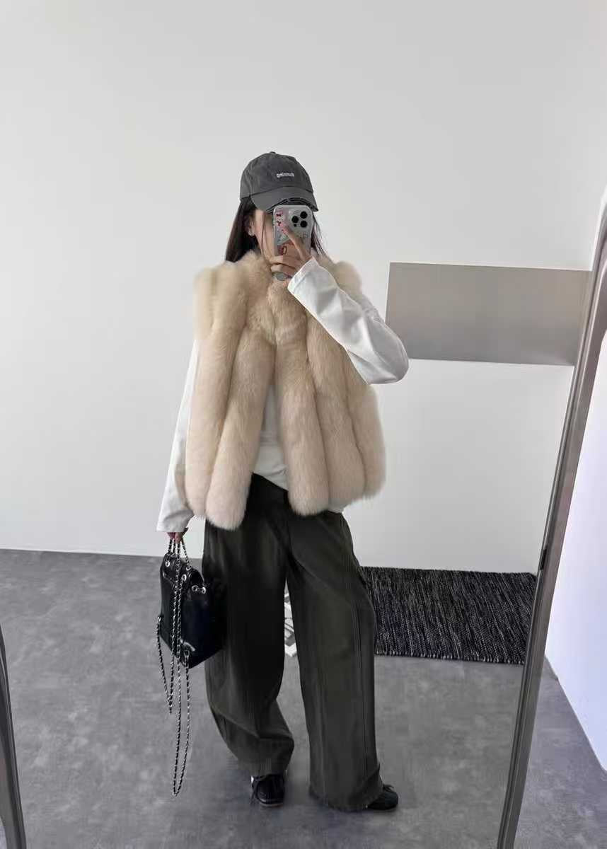 Standing collar lined fox fur vest（Beige）