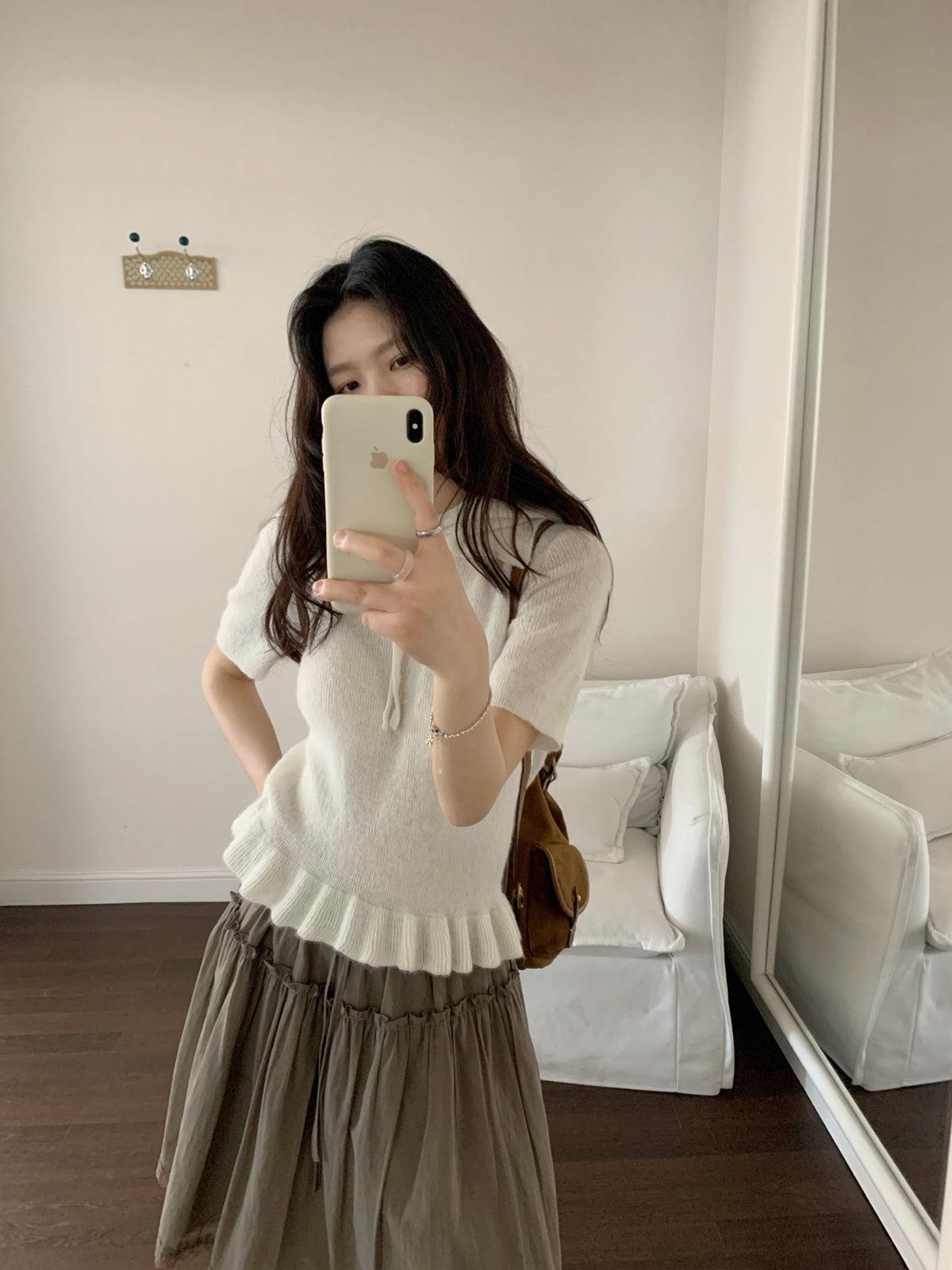 Ruffle trim short sleeve sweater with hat