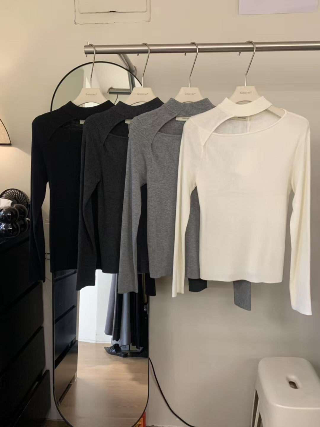 Hollowed neck knit top