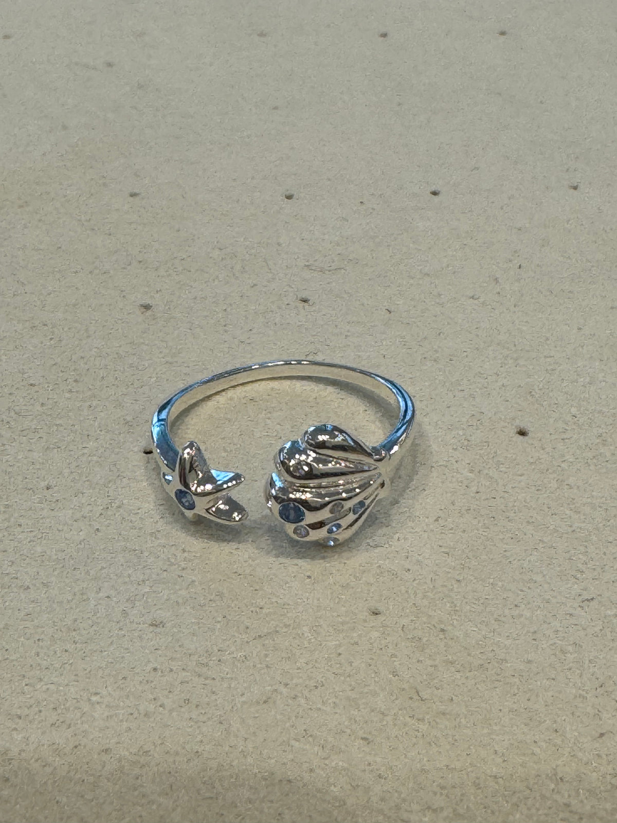 Pure silver blue diamond shell ring