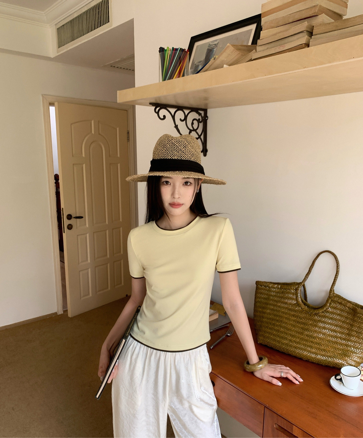 Round neck color block T-shirt