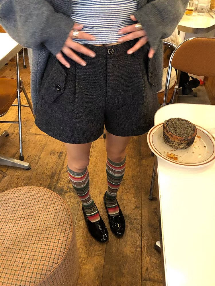 Button pocket wool shorts