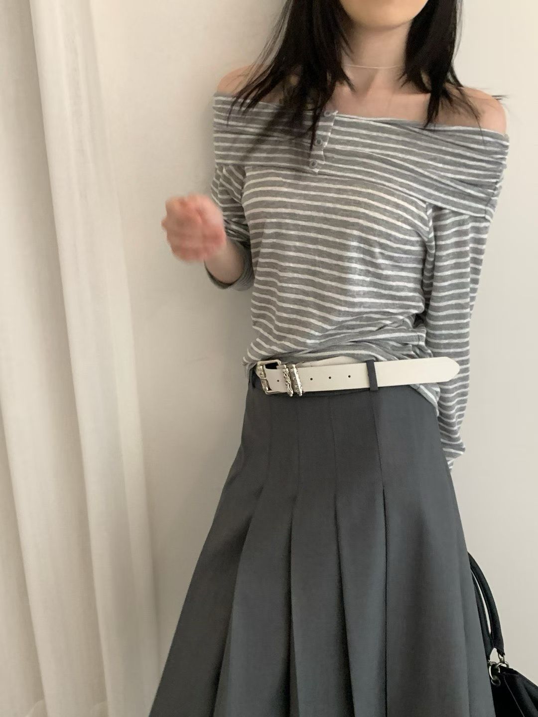 Stripe off-shoulder shirt