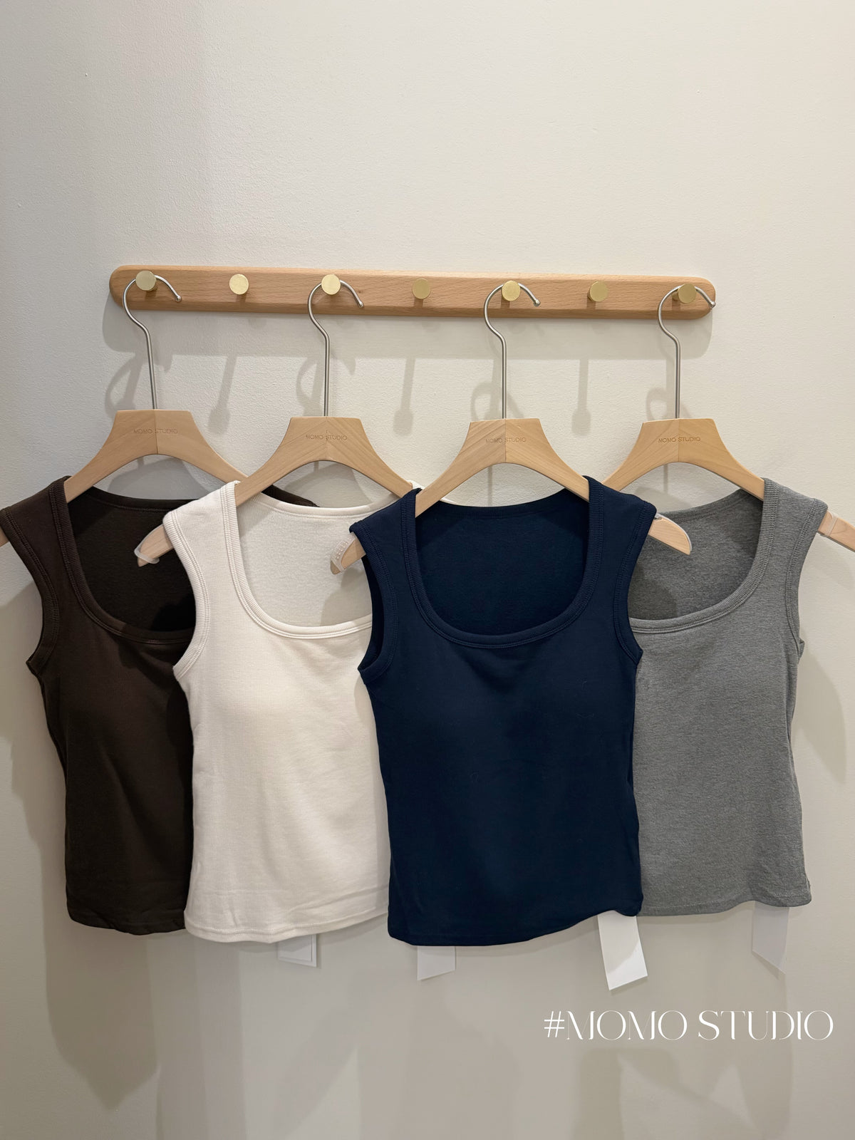 Square-necked cropped tank
