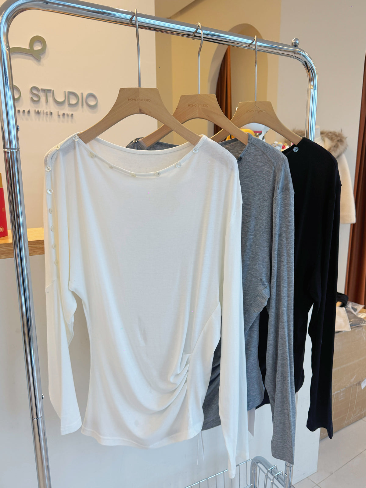 Fitted waist button sleeved shirt