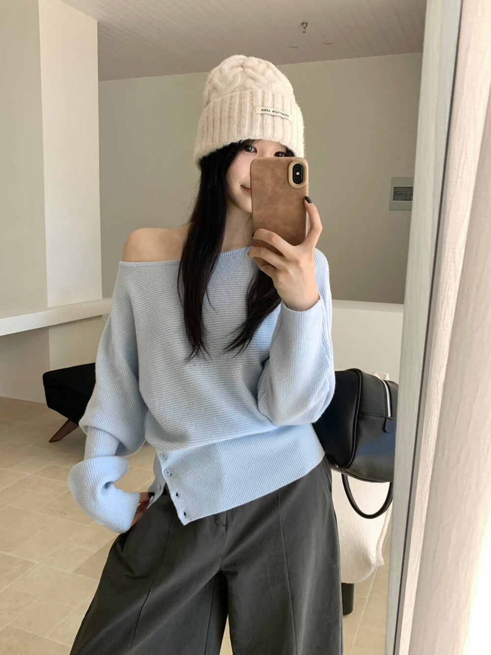 One-shoulder knitted sweater