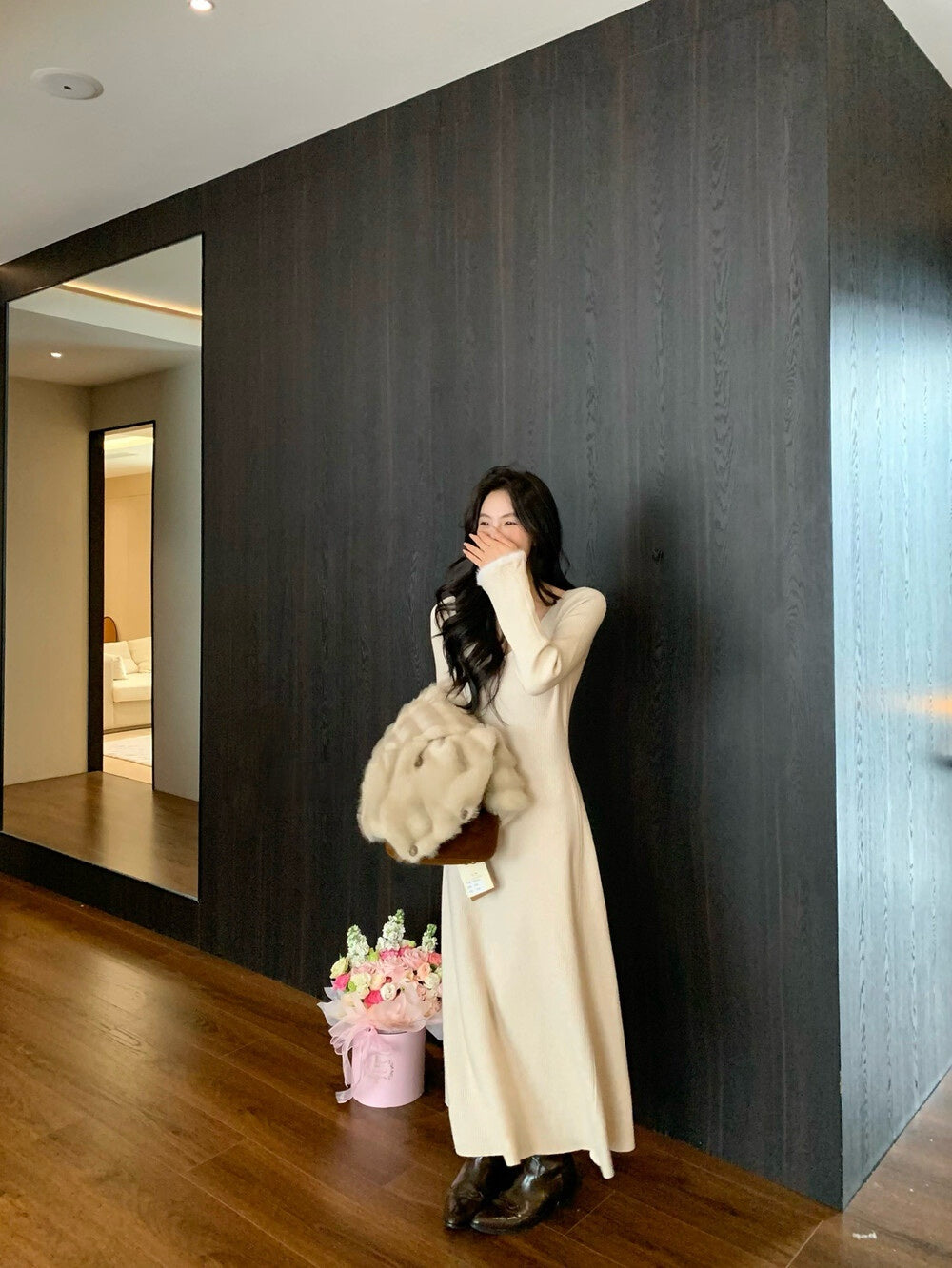 V-neck knit long dress