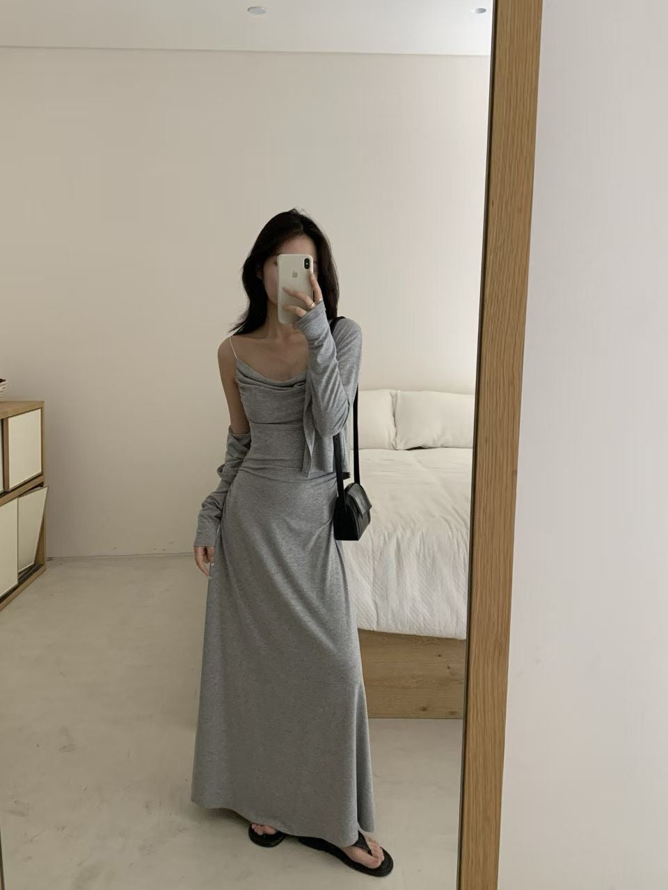 Two sets of suspender skirts and women's cardigans