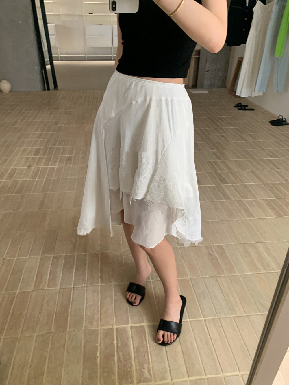 Irregular cutted skirt