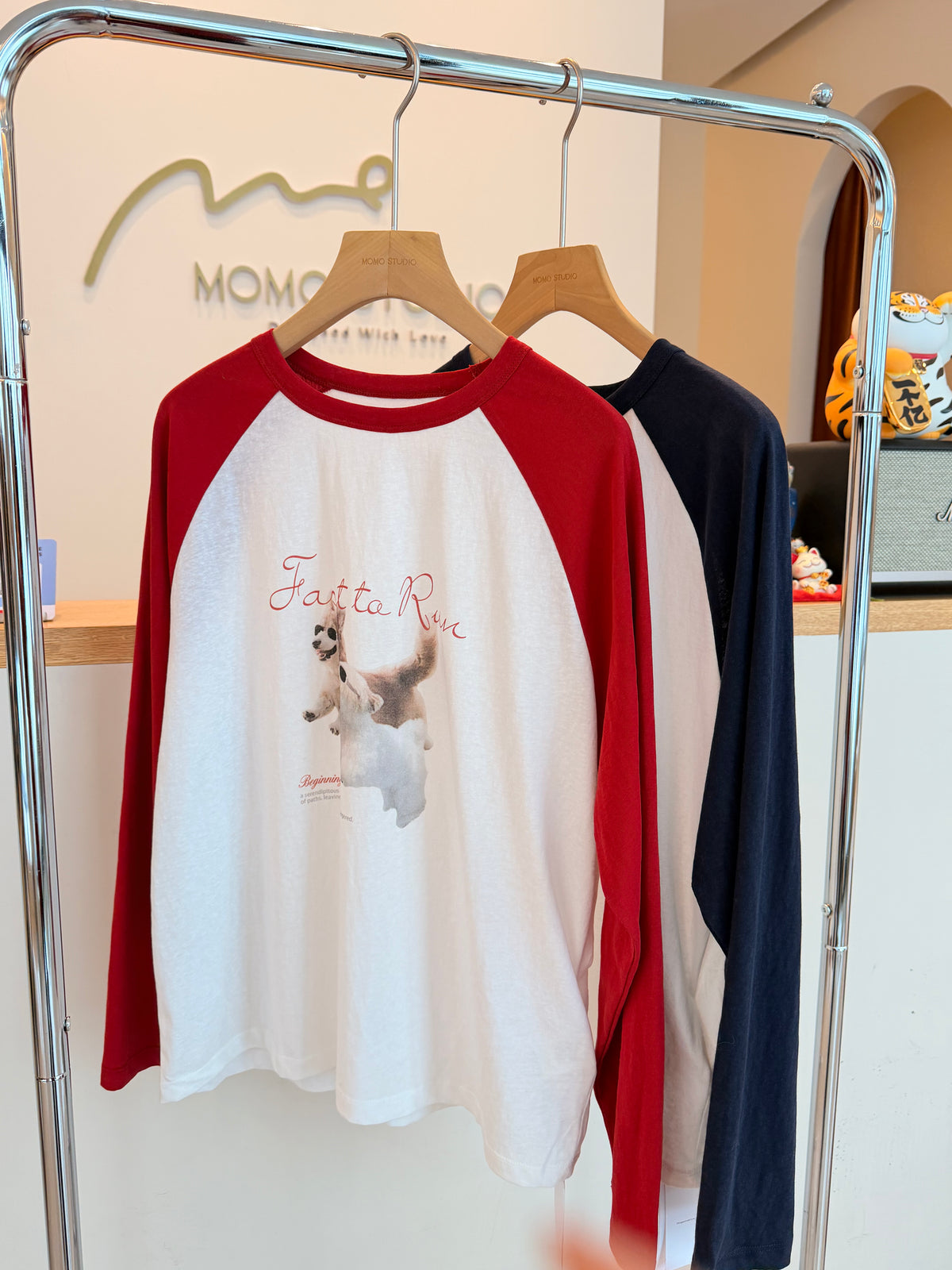 Crossover sleeve puppy T-shirt