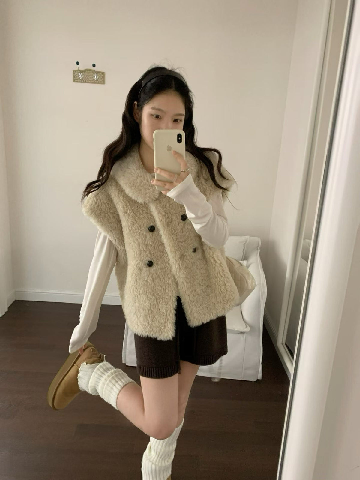 Doll collar fuzzy vest